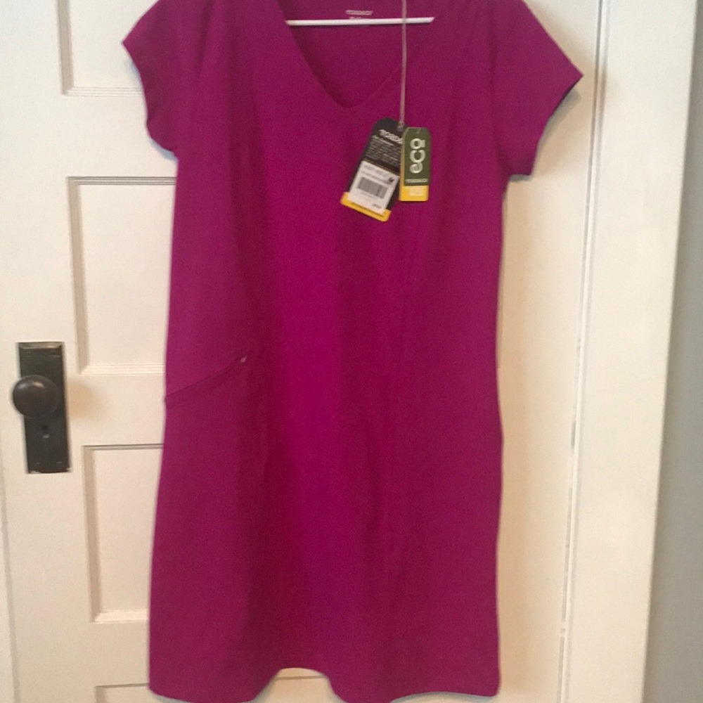 Fuchsia pink short sleeve dress by toad&co. Sz M